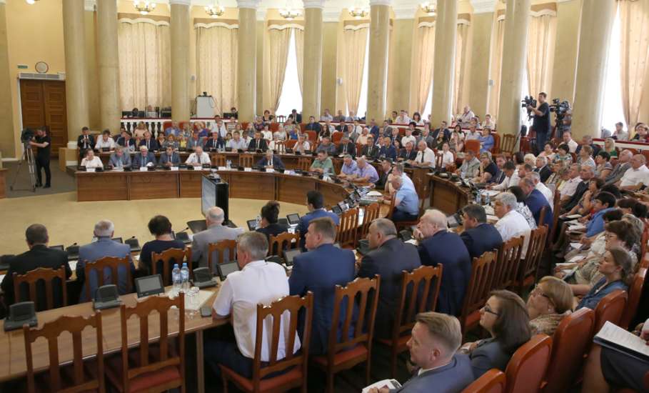 В администрации Липецкой области подводят итоги социально-экономического развития за I полугодие 2017-го