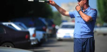 За прошедшие сутки автоинспекторы выявили почти 1400 нарушений ПДД на дорогах области