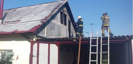 В Ельце на Второй Верхней улице произошло загорание дома
