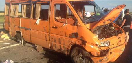 В Елецком районе в перевернувшейся иномарке пострадали пять человек