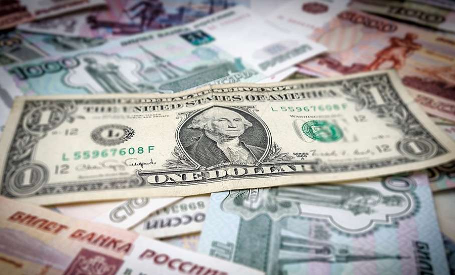 ВЦИОМ: Интерес к колебаниям курса американской валюты среди россиян остается высоким, сохраняются ожидания ослабления рубля
