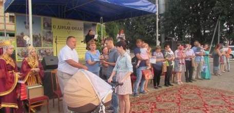 &laquo;Я родился!&raquo;: молодые семьи и супругов-юбиляров чествовали в Елецком районе