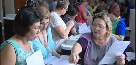 Проверка готовности: члены участковых избирательных комиссий Ельца обучаются работе с КОИБами