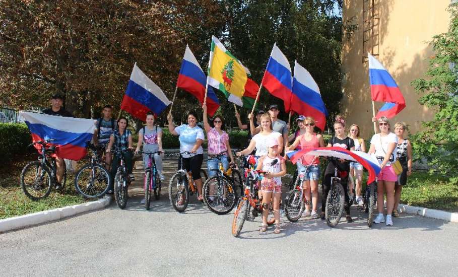 Жители Елецкого района приняли активное участие в праздновании Дня государственного флага