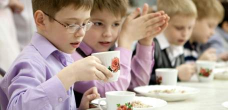 С 1 сентября в школах Липецка и Ельца изменится рацион питания учащихся, и появятся уроки по фитнес-аэробике