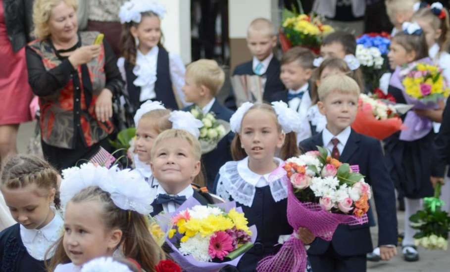 Почти 13 тысяч первоклассников Липецкой области сегодня впервые переступили порог школы