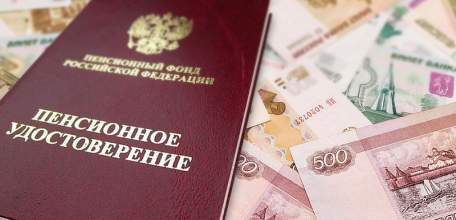 Родителям студентов-очников положен повышенный размер фиксированной выплаты к страховой пенсии
