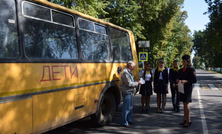 Сотрудники ГИБДД Елецкого района провели акцию «Лайк водителю»