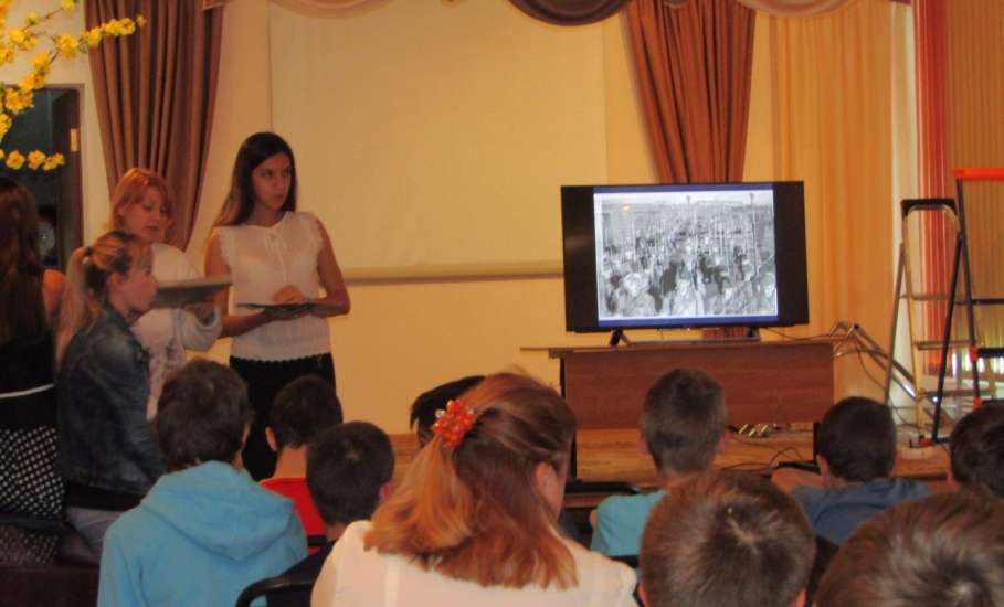 Елецкая молодежь провела в школе-интернате VIII вида №5 патриотическую беседу «Военные заслуги города Ельца»