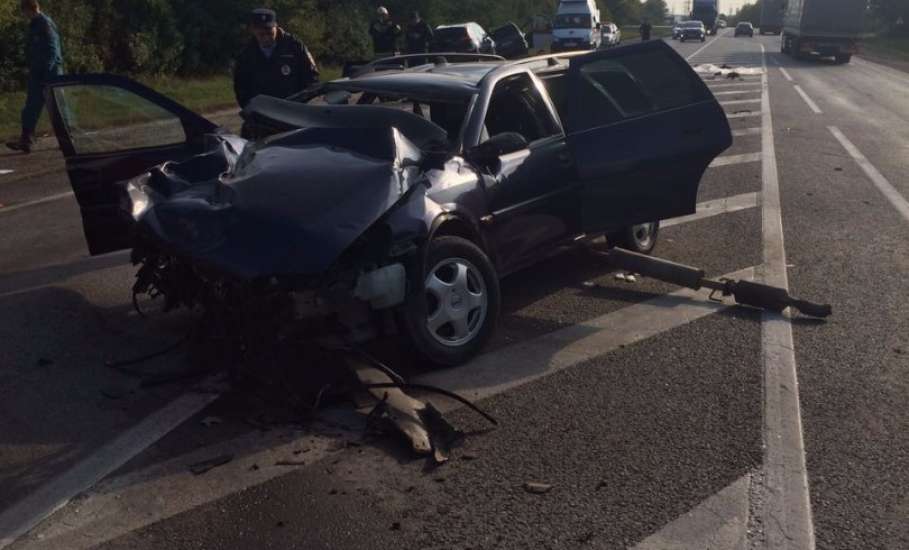 В Елецком районе на 387 км а/д «Дон» произошло столкновение автомобиля «Ситроен С8» и автомобиля «Опель Вектра»