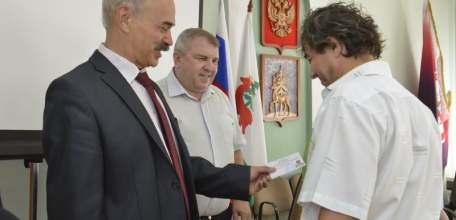 В Ельце депутатам городского совета шестого созыва вручили удостоверения