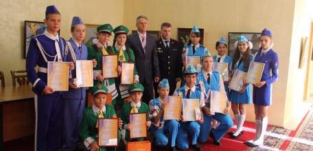 Руководители Липецкой области и ГИБДД наградили ЮИДовцев из Ельца