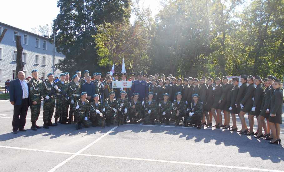 Елецкие школьники приняли участие в ежегодной гражданско–патриотической акции «В армии служить почетно!» в Липецком авиацентре