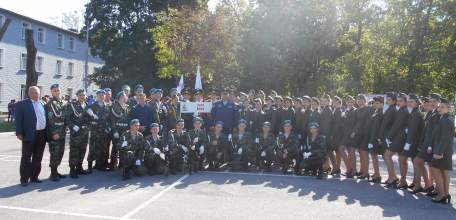 Елецкие школьники приняли участие в ежегодной гражданско–патриотической акции «В армии служить почетно!» в Липецком авиацентре