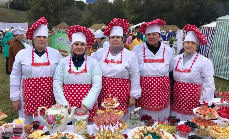 Повара и педагоги образовательных учреждений Елецкого района приняли участие в фестивале «Елецкий пир для гостей со всех волостей»