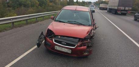 В Елецком районе в лобовом столкновении пострадали водитель и пассажирка иномарки