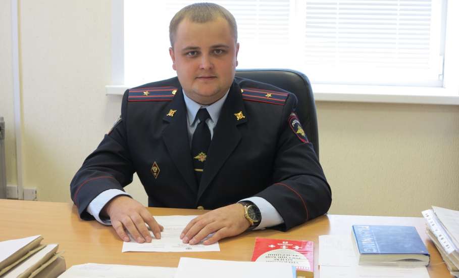 Начальник ОМВД России по городу Ельцу поздравил сотрудников уголовного розыска с профессиональным праздником