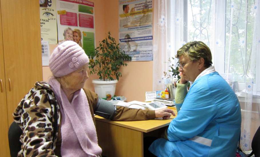 Здоровье пожилых жителей Липецкой области – под особым вниманием соцработников и медиков