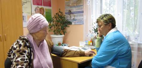 Здоровье пожилых жителей Липецкой области – под особым вниманием соцработников и медиков