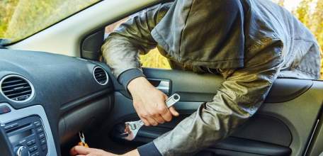 В последние время увеличилось количество преступлений, связанных с кражами из автотранспорта