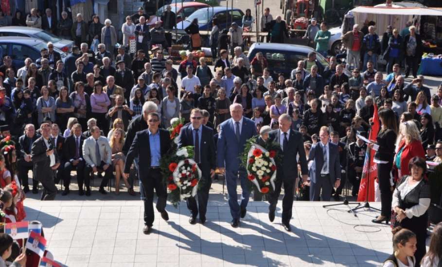 Глава города Ельца принял участие в открытии памятника советским воинам в Трстенике