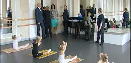 Глава Ельца Сергей Панов проверил качество ремонта в детской школе искусств им. Любви Соколовой