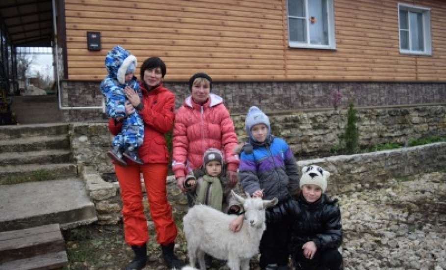В Елецком районе состоялась очередная передача гражданам сельскохозяйственных животных