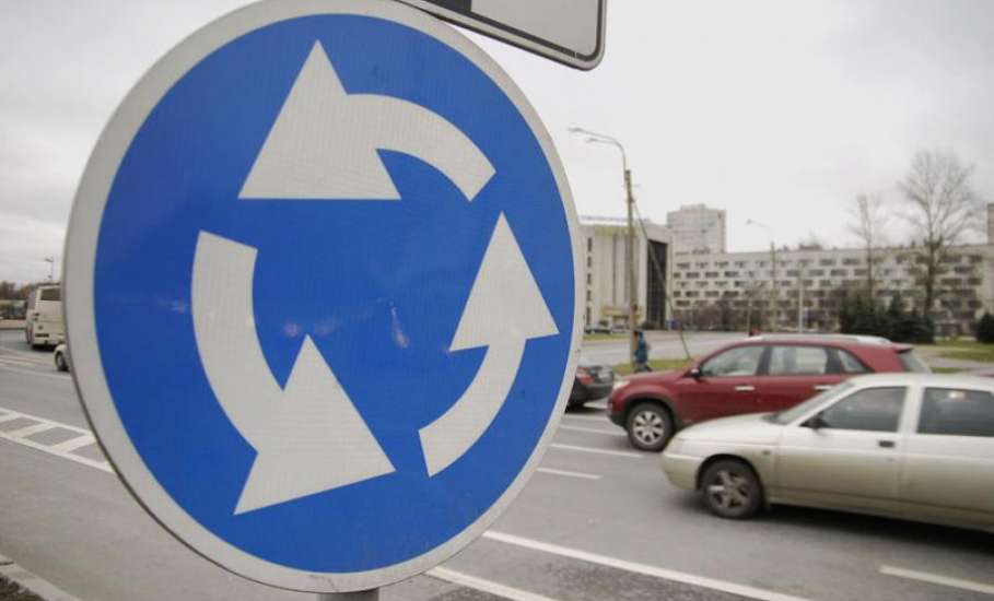 Вступили в силу поправки в ПДД, касающиеся проезда транспортных средств через перекрестки с круговым движением