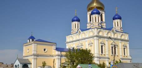 С 15 по 30 ноября в Вознесенском соборе Ельца будет пребывать ковчег с частицами мощей новомучеников и исповедников Русской Церкви XX века