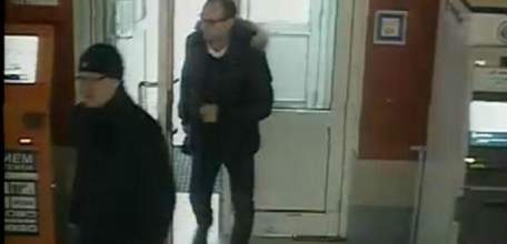 По подозрению в сбыте поддельных денежных купюр достоинством 5000 рублей разыскиваются двое мужчин