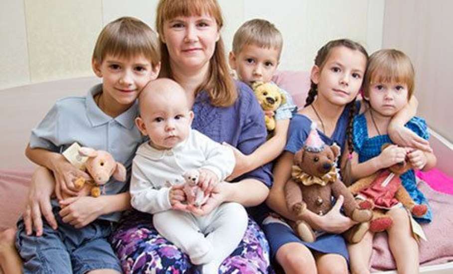 В Липецкой области около 5 тысяч многодетных мам получают досрочные пенсии
