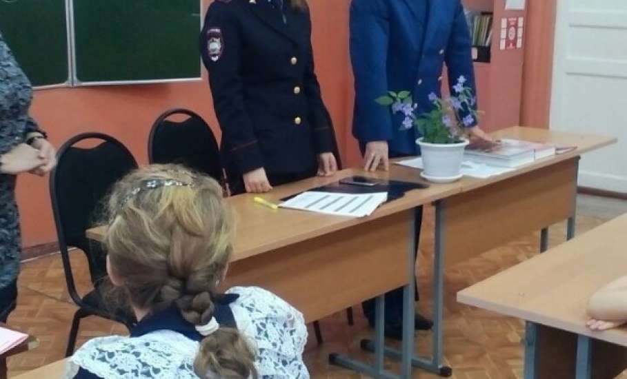 В День правовой помощи детям проведён ряд профилактических мероприятий в образовательных и воспитательных учреждениях Елецкого района - «Права детей в вопросах и ответах»
