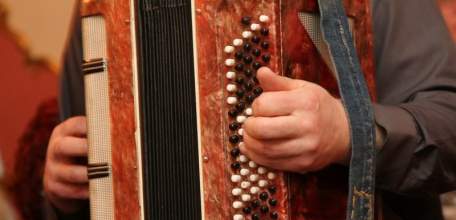 Приглашаем на межрегиональный фестиваль народного творчества «С винтовкой и гармонью»!