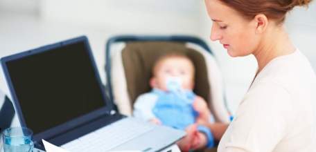 Комиссия облсовета одобрила законопроект о повышении детских пособий для студентов-родителей