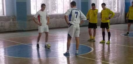 В спортзале АО &laquo;Энергия&raquo; стартовал Открытый чемпионат Нижневоргольского поселения по мини-футболу