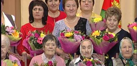 Две ельчанки награждены почётными знаками Липецкой области &laquo;Слава матери&raquo;