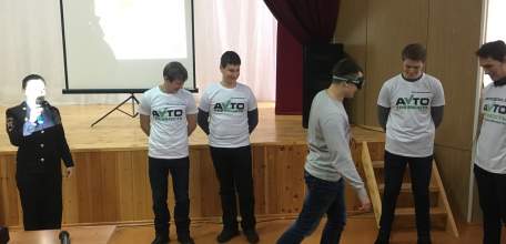 Сотрудники Госавтоинспекции провели урок трезвого вождения в Елецком лицее сферы бытовых услуг