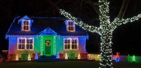 С 29 декабря 2017 года по 15 января 2018 года проводится конкурс на лучшее новогоднее художественное и световое оформление