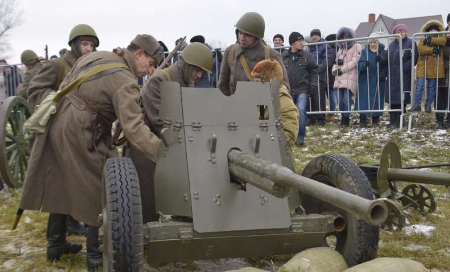 Военно-исторической реконструкцией отметили 76-ю годовщину Елецкой наступательной операции