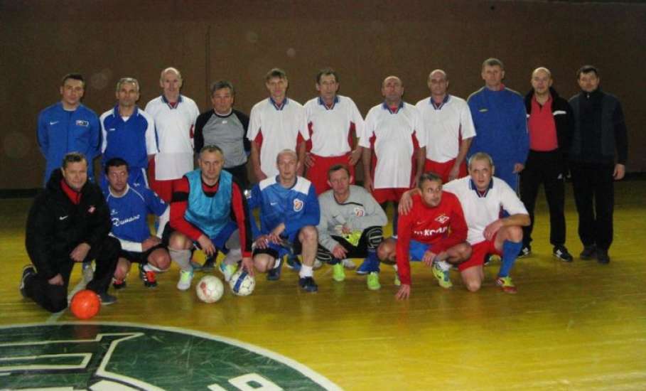 В спорткомплексе ФК «Елец» прошёл традиционный турнир по мини-футболу среди ветеранов