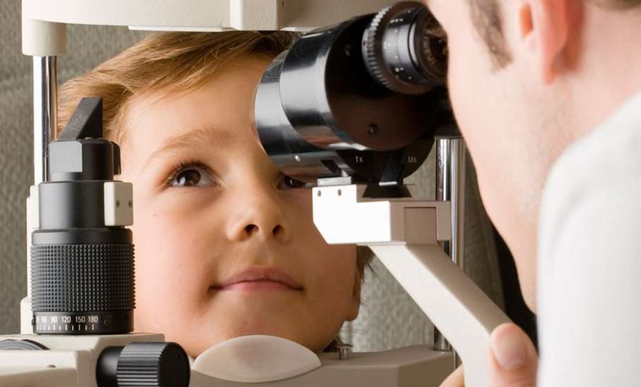 Почему важно регулярно посещать офтальмолога детям?