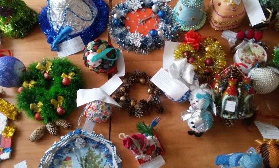 В Ельце подвели итоги конкурса декоративно-прикладного творчества «Новогодняя игрушка» среди школьников