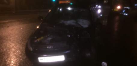 В Ельце грузовик столкнулся с &laquo;Ладой-Калиной&raquo;, а водитель &laquo;Ниссана&raquo; сбил женщину