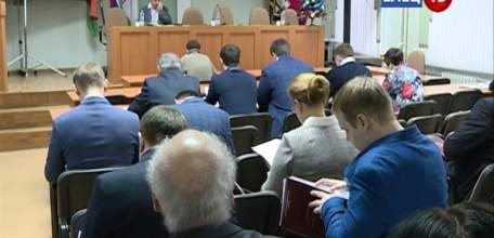 Год уходящий, год грядущий: в Ельце народные избранники на очередной сессии утвердили отчёты и проекты