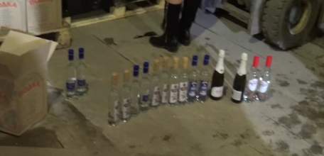 В Липецкой области выявили незаконный подпольный цех по производству и хранению фальсифицированной алкогольной продукции