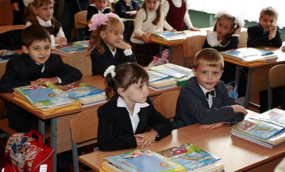 В школах Ельца начались занятия