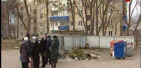 Как контейнерная площадка стала яблоком раздора двух управляющих компаний в Ельце