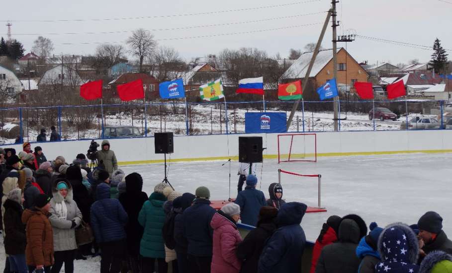 В селе Казаки Елецкого района открылась многофункциональная спортивная площадка