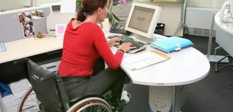 В Ельце работодатель израсходовал по нецелевому назначению государственную субсидию на оборудование рабочего места для инвалида