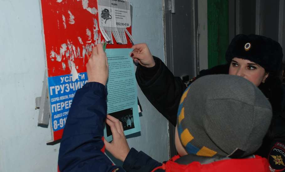 Сотрудники ГИБДД и юные инспекторы движения из Ельца провели совместную акцию